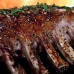 Masa de Paste 2026 Mielul din supermarket mai scump decat cel din piata Cat platesc romanii pentru cotletul de berbecut sau carnea de tocanita si drobul