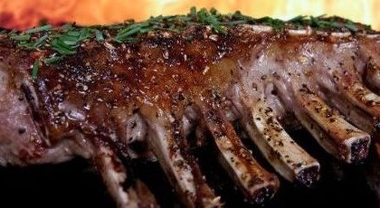 Masa de Paste 2026 Mielul din supermarket mai scump decat cel din piata Cat platesc romanii pentru cotletul de berbecut sau carnea de tocanita si drobul