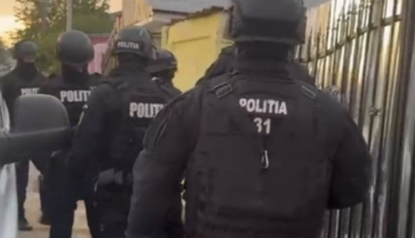 Perchezitii in Arges politistii descopera arme carne de vanat si caini folositi pentru braconaj