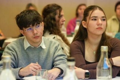 sub jumatate dintre elevii romani sunt optimisti in legatura cu cariera tot mai multi aleg antreprenoriatul in detrimentul studiilor