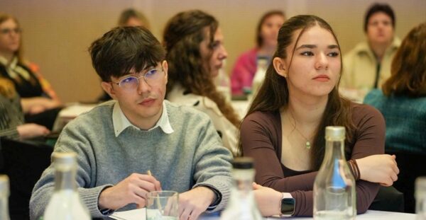 sub jumatate dintre elevii romani sunt optimisti in legatura cu cariera tot mai multi aleg antreprenoriatul in detrimentul studiilor