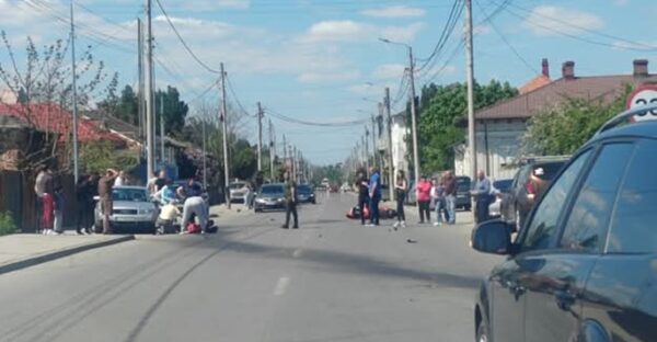 Accident in Slatina motociclist ranit dupa coliziunea cu o masina proiectat in alte doua vehicule