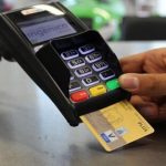 Ce este taxa de procesare pentru platile cu cardul si cum poate fi contestata In ce situatii este complet ilegala