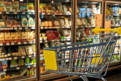 Produse de baza ce se vor scumpi dupa Paste Anuntul producatorilor ii ingrijoreaza pe romani