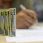 Proiectul de lege care ar stopa dobanzile abuzive ale bankilor depus in Parlament Se pot solicita despagubiri retroactive Bankile au furat de la oameni iar acestia au dreptul sa si recupereze banii