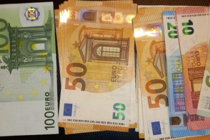 Romanii care doresc sa obtina ajutorul de 1500 de euro mai au la dispozitie doar cateva zile pentru a depune cererile Ce conditii trebuie sa indeplineasca