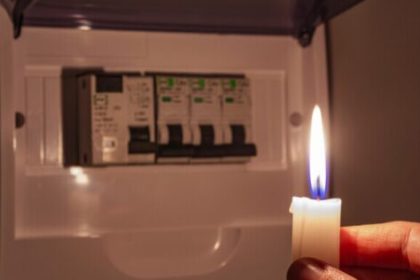 Se intrerupe curentul in mai multe localitati din Olt programul intreruperilor anuntat de Distribuie Oltenia