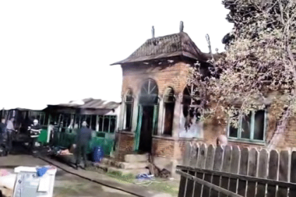 incendiu violent intr o localitate din olt patru camere si acoperisul distruse video
