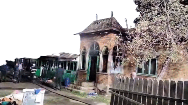 incendiu violent intr o localitate din olt patru camere si acoperisul distruse video