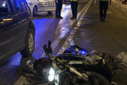 Accident cauzat de un tanar din Olt la Pitesti O adolescenta de 16 ani care se afla pe motocicleta a fost transportata la spital