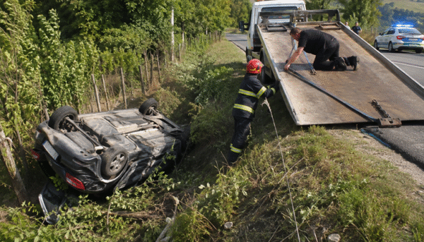 Accident cu o intorsatura suprinzatoare Fratele soferului a fost internat la spital desi nu a fost implicat in incident