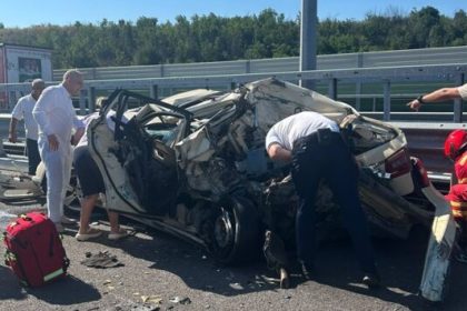 Accident pe Drumul Expres 12 in Olt Trei persoane inclusiv un copil au fost transportate la spital FOTO