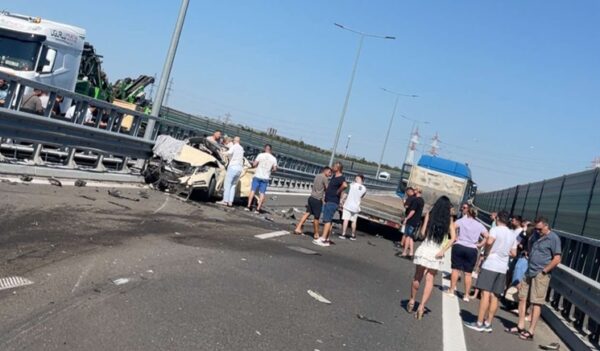Accidentul de pe DEx12 Un tanar din Caracal partenera sa si copilul lor au fost internati la spital in stare grava
