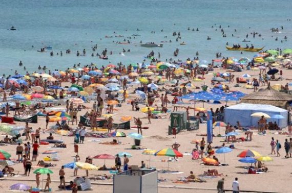 Avertisment pentru romanii care calatoresc la mare Bacteria agravata de canicula care poate cauza infectii grave