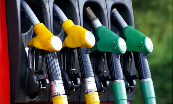 Carburantii s au ieftinit dar scaderea sunt barely simtite Soferii protesteaza E doar o iluzie Cat economisesc acum la un plin