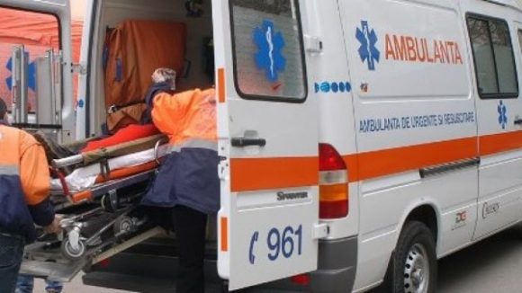 Copilul ranit in accidentul de pe DEx12 in Olt a fost transferat in stare foarte grava la Bucuresti iar parintii raman internati la Slatina