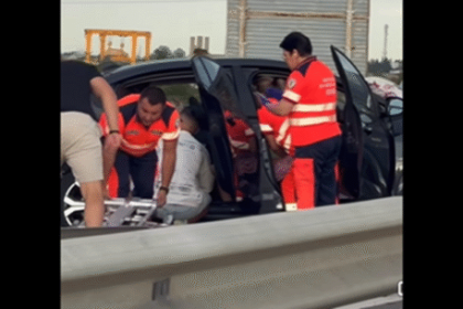Doua accidente aproape simultane pe A1 un sofer baut a lovit parapetul iar in celalalt incident au fost raniti un copil si o femeie
