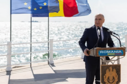 Ilie Bolojan huiduit de Ziua Marinei la festivitatea de la Constanta Taiati i cablul Taiati curentul ca e scump Vbiti mai putin