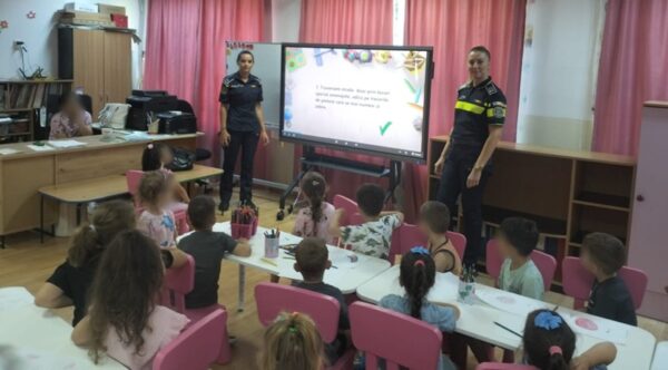 Politistii au vizitat gradinita pentru a le oferi copiilor o lectie importanta Ce au invatat micuti