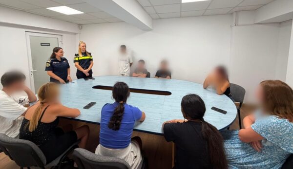 Politistii din Olt se intalnesc cu minorii din centrele de protectie Discutiile se concentreaza pe bullying fuga din centre si riscurile online