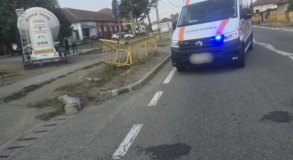 biciclist tamponat de o autoutilitara pe dn 56 barbatul a fost dus la spital