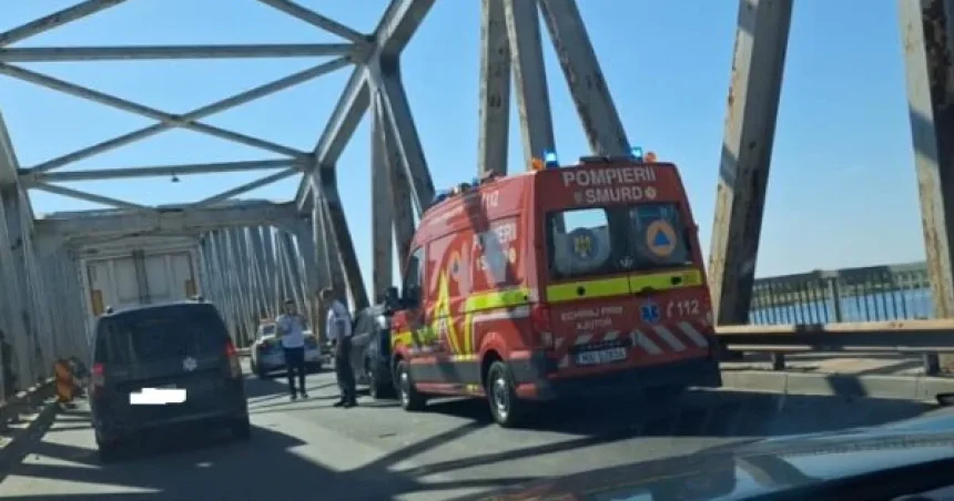 Accident pe DN 65, la Podul Olt. Motociclist rănit, dus la spital