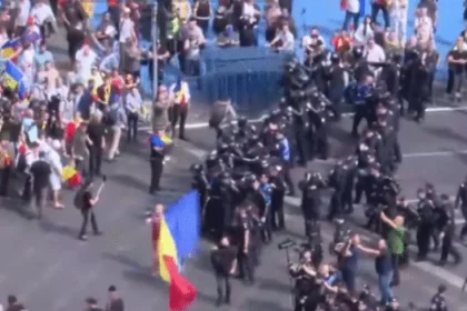 Bătăi la protestul ciobanilor din București. Jandarmii au folosit gaze lacrimogene