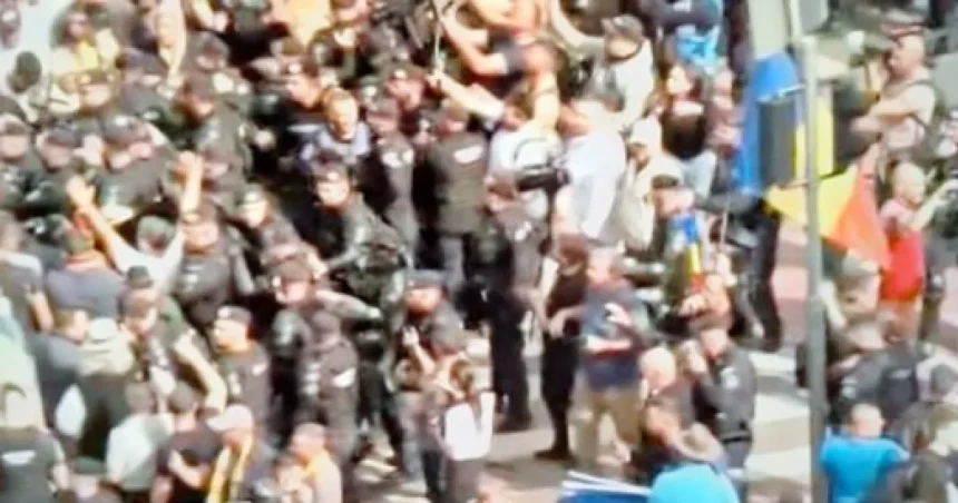 Jurnaliști agresați în Piața Victoriei. Presa cere sancționarea atacatorilor