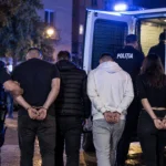 Patru reținuți după scandal stradal; o tânără de 20 de ani printre ei, un bărbat la spital