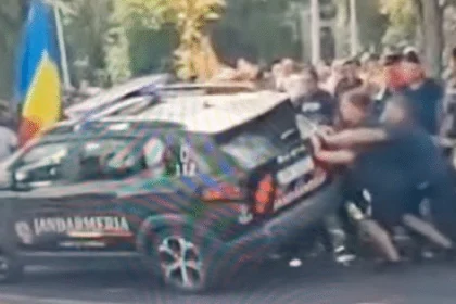 Violențe la protestul ciobanilor din Capitală: jandarmi atacați, gaze lacrimogene